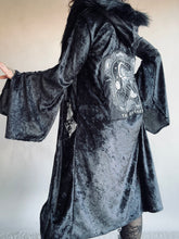 Load image into Gallery viewer, SALE - THE EMPRESS - Velvet Tarot Robe - XS/Small