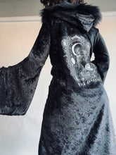 Load image into Gallery viewer, SALE - THE EMPRESS - Velvet Tarot Robe - XS/Small
