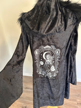 Load image into Gallery viewer, SALE - THE EMPRESS - Velvet Tarot Robe - XS/Small
