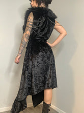 Load image into Gallery viewer, Velvet Vamp Duster with Removable Chains
