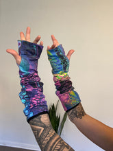 Load image into Gallery viewer, Fingerless Gloves - Oil Slick
